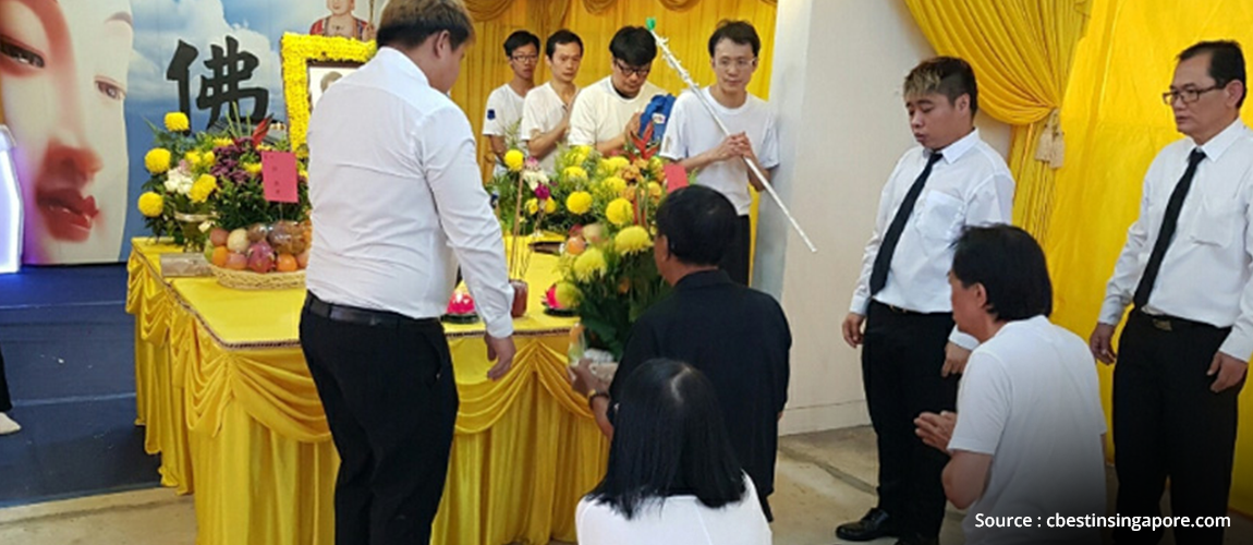 mourners at a buddhist funeral in singapore